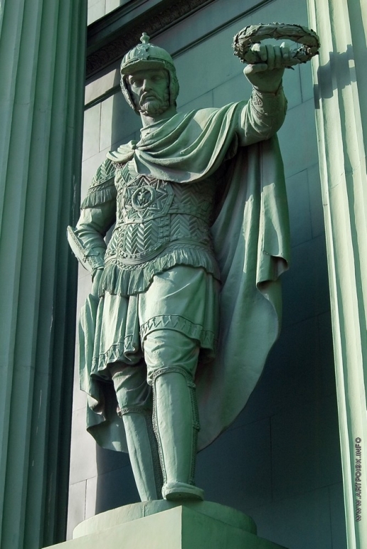 Демут-Малиновский В. И. Фигура древнерусского воина