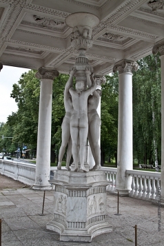 Камерон К. К. Скульптура павильона «Три грации»